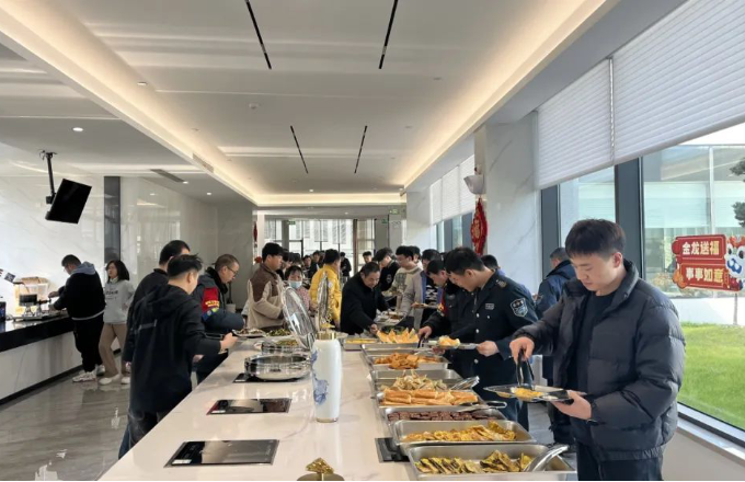 温暖迎春  共庆新年｜水晶光电后勤保障在行动